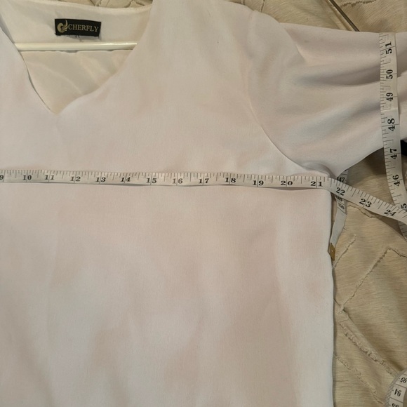 NWOT v neck 3/4 sleeve flutter sleeve white cocktail dress - Picture 4 of 5